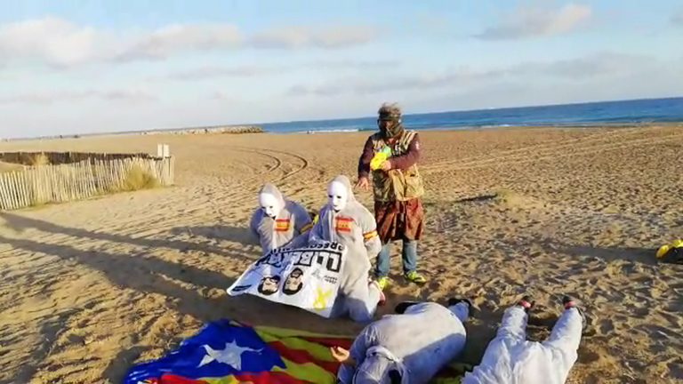 La «República Catalana» asesinaría a familias españolas «con un tiro en la nuca»