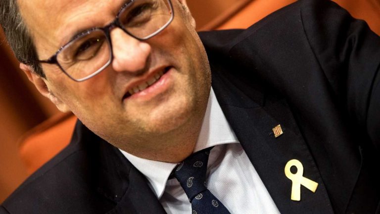 Torra desafía a la «Junta Electoral» y no quitará lazos y estrelladas de edificios públicos