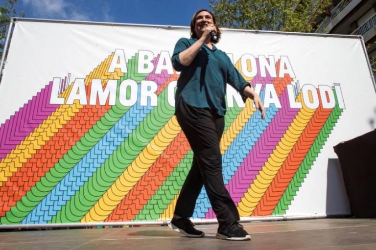 Ada Colau apoya la «violencia» contra las familias españolas de VOX