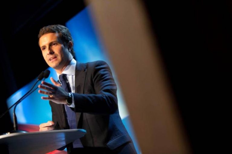 Casado le exige a Sánchez mandar a los «Mozos y Policías locales» quitar los Lazos de Torra