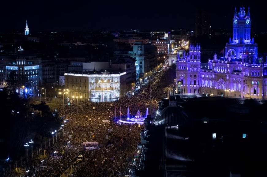 FOTOGRAFÍA. CAPITAL DE ESPAÑA 8MADRID), 08.03.2019. Vista general tomada desde la azotea del Círculo de Bellas Artes de la marcha feminista celebrada este viernes en Madrid. Efe