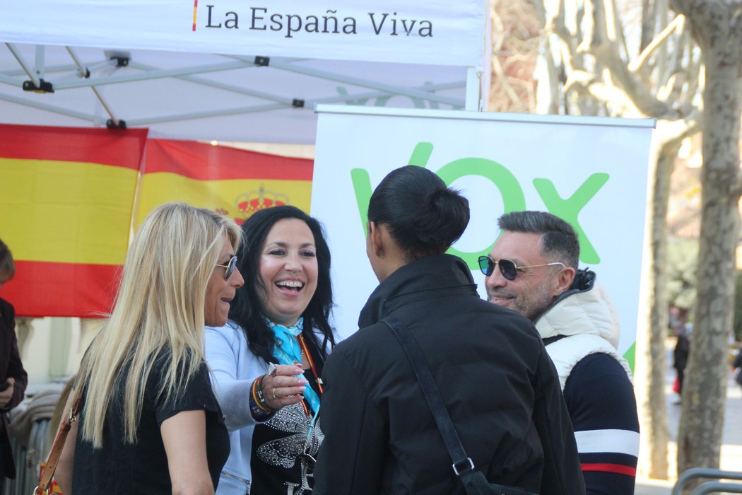 FOTOGRAFÍA. CASTELLDEFELS (BARCELOAN), 2.03.2019. VOX llega a Castelldefels.Ñ Pueblo (48)