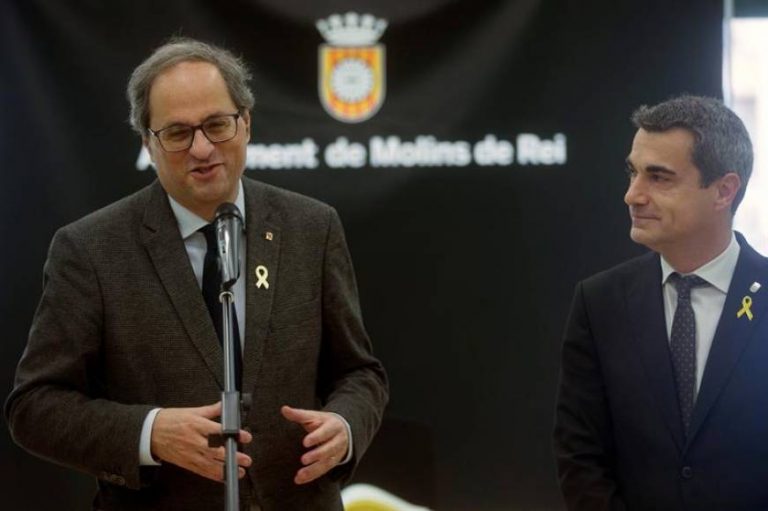 La Fiscalía se querella contra un exalcalde y cargo de Torra por apoyar el 1-O