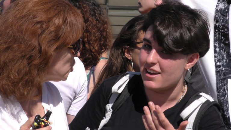 Una independentista: «El programa de VOX va contra la Constitución española»