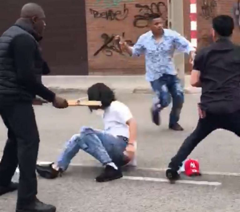 Brutal pelear con armas blancas de los inmigrantes en las calles de Hospitalet (Cataluña)