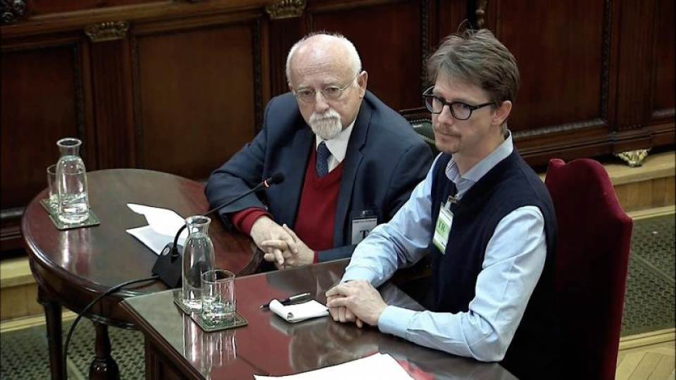 FOTOGRAFÍA. MADRID (ESPAÑA), TRIBUNAL DLE PROCÉS, 27.03.2019. Captura de la señal institucional del Tribunal Supremo, del exparlamentario alemán Felix Von Grundbergm (i). Efe