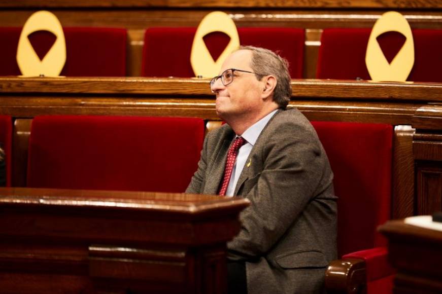 FOTOGRAFÍA. PARLAMENTO DE CATALUÑA (BARCELONA) ESPAÑA, 20.03.2019. El presidente de la Generalitat Quim Torra meditando sobre su futuro en prisión o sin sueldo. Efe