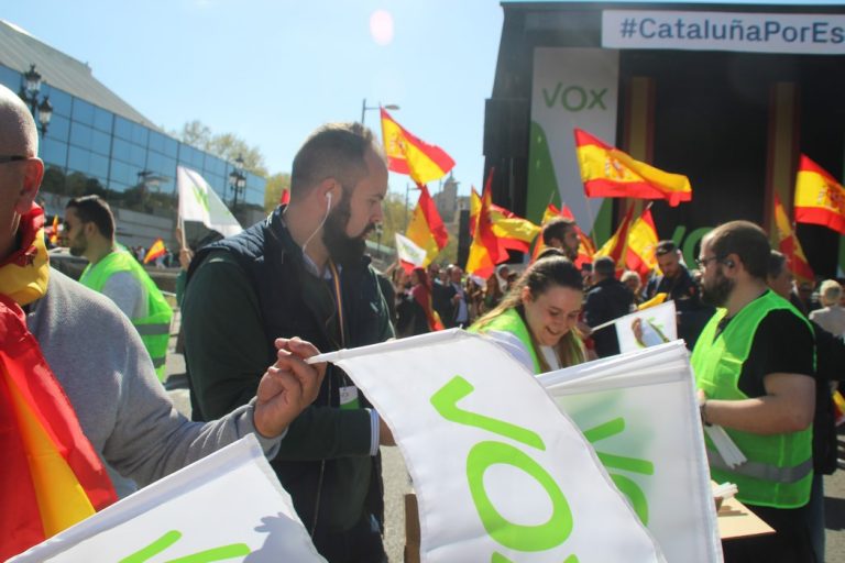 La encuesta de «ABC» dice que VOX sacaría solo 16 escaños al 28A y Sánchez ganaría