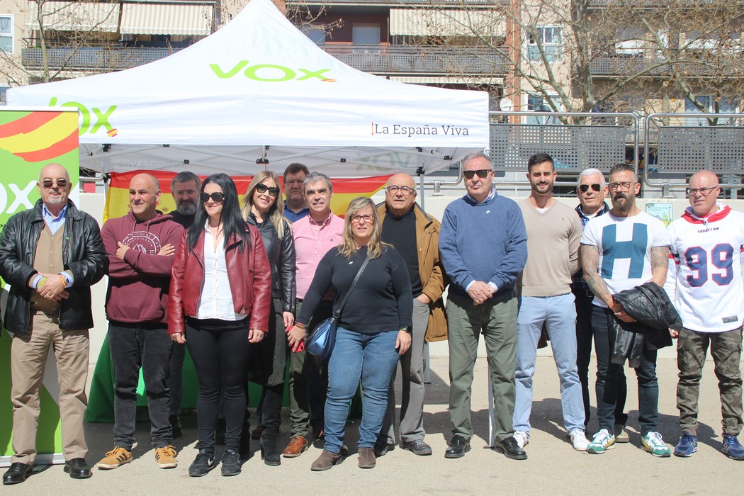 FOTOGRAFÍA. PLAZA PRIMER DE MAYO DE TARRASA (TARRASA) BARCELONA (ESPAÑA), 16.03.2019. Vista general de la militancia y simpatizantes de VOX hoy en Tarrasa. Ñ Pueblo (1)