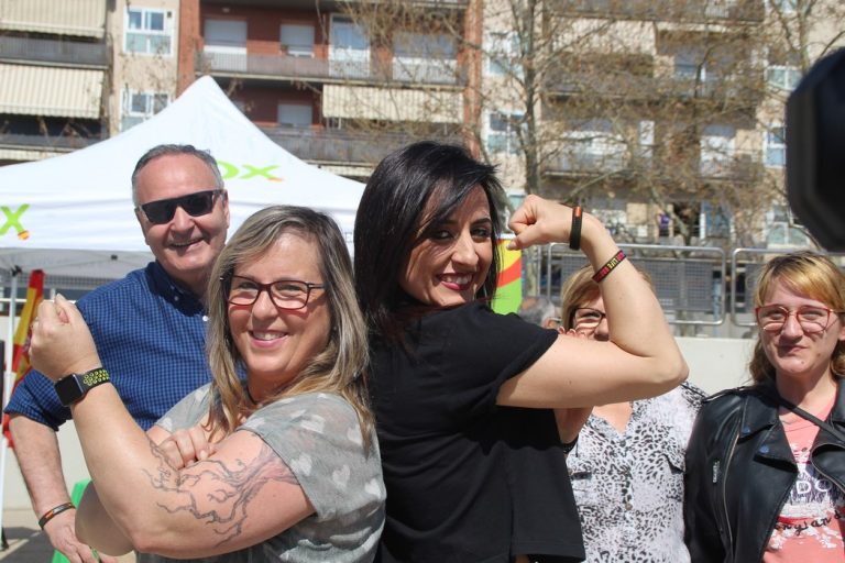 Pasodoble, demostración de fuerza y vítores de VOX en Tarrasa