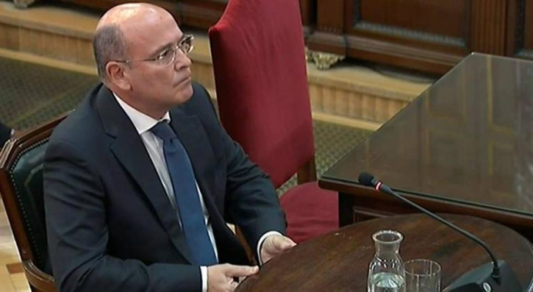 Jefe Policial del 1-O: Los Mossos más bien contribuyeron a que se celebrara el referéndum