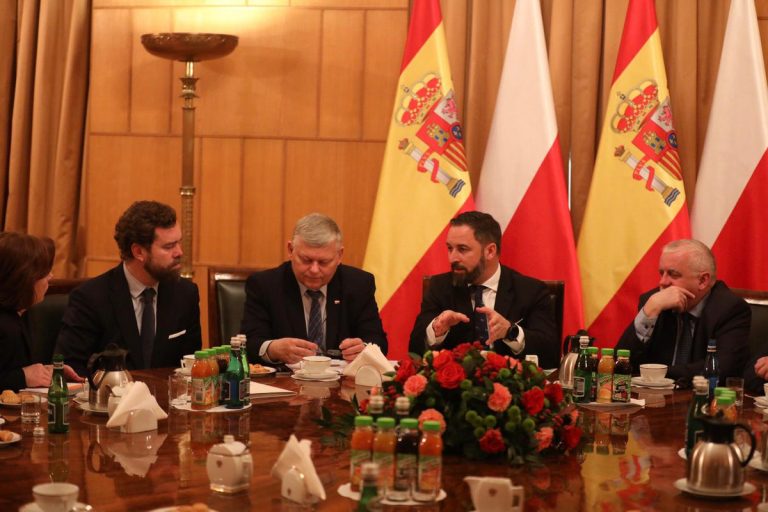 Abascal se reúne con el Gobierno en una visita institucional en Varsovia (Polonia)