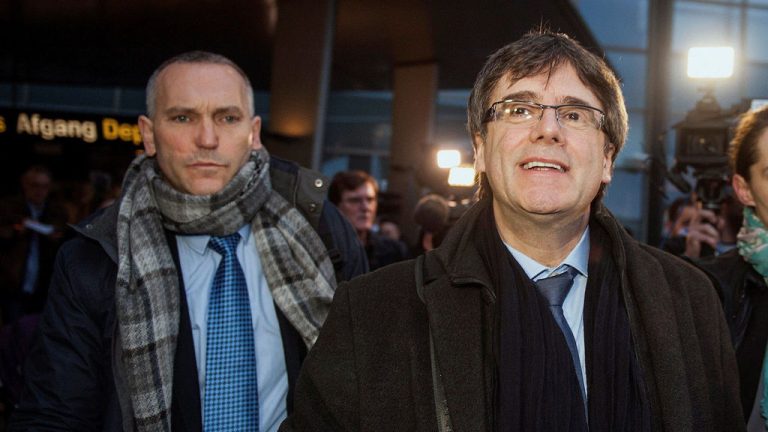 La Fiscalía investiga al Mozo independentista Lluis Escolà por escoltar a Puigdemont