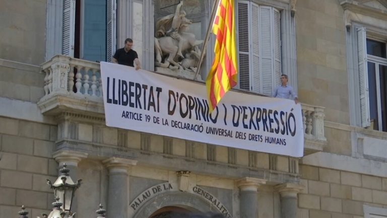 Torra vuelve a desafiar la JEC y la democracia con otra pancarta política a favor del ‘Procés’