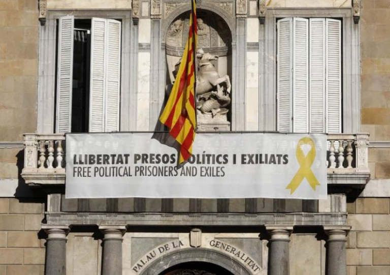 La JEC decidirá entre detención de Torra y expedientar a Torra o instar a los Mozos a que quiten Lazos