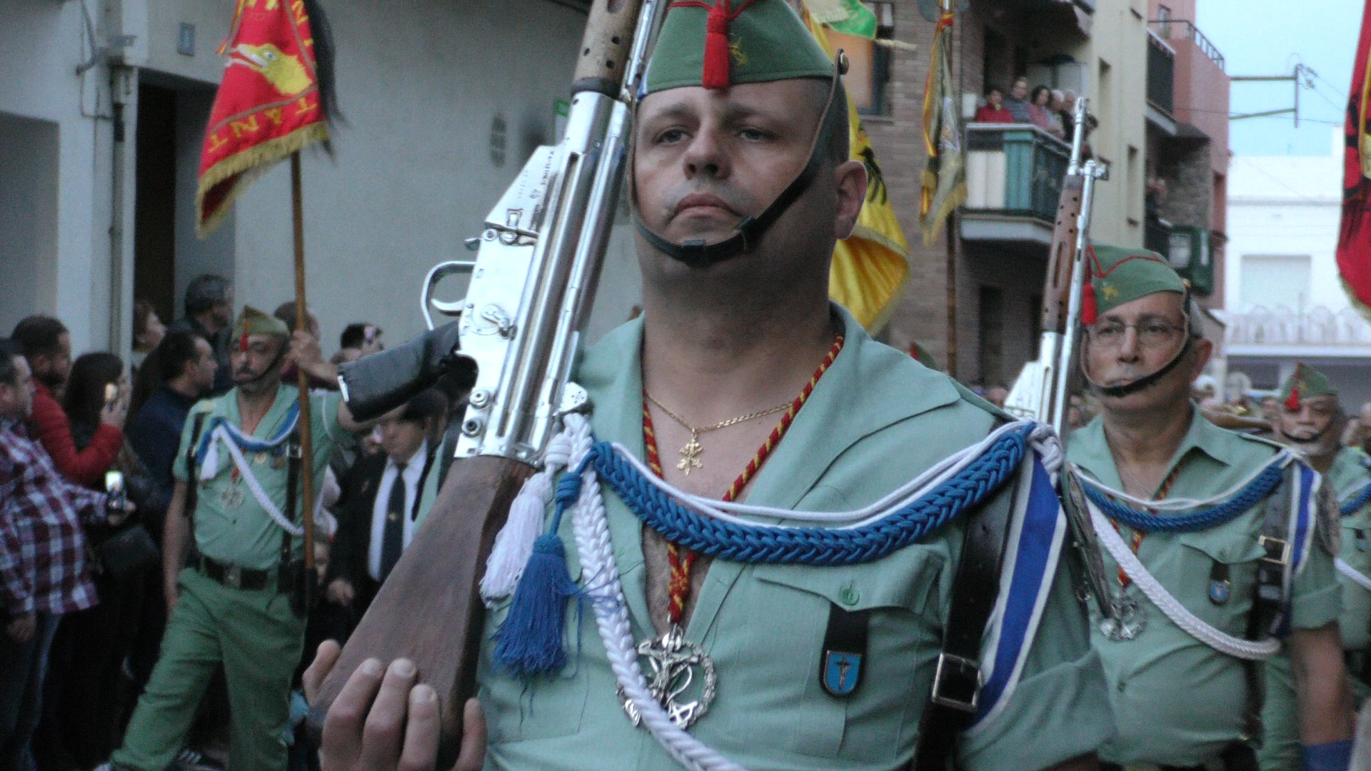 Vídeo Procesión en Palafolls | La Legión le canta el himno de España a los CDR y ERC