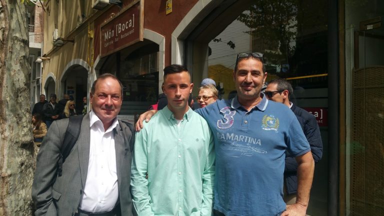 La independentista Pilar Rahola y TV3 persiguen al español Javier por quitar Lazos