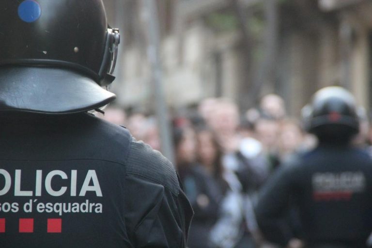 Cataluña| Sánchez excluye a la Guardia Civil y Policía y convierte a los Mozos de Escuadra en «Policía europea», «Policía Integral» con «vigilancias transfronterizas»