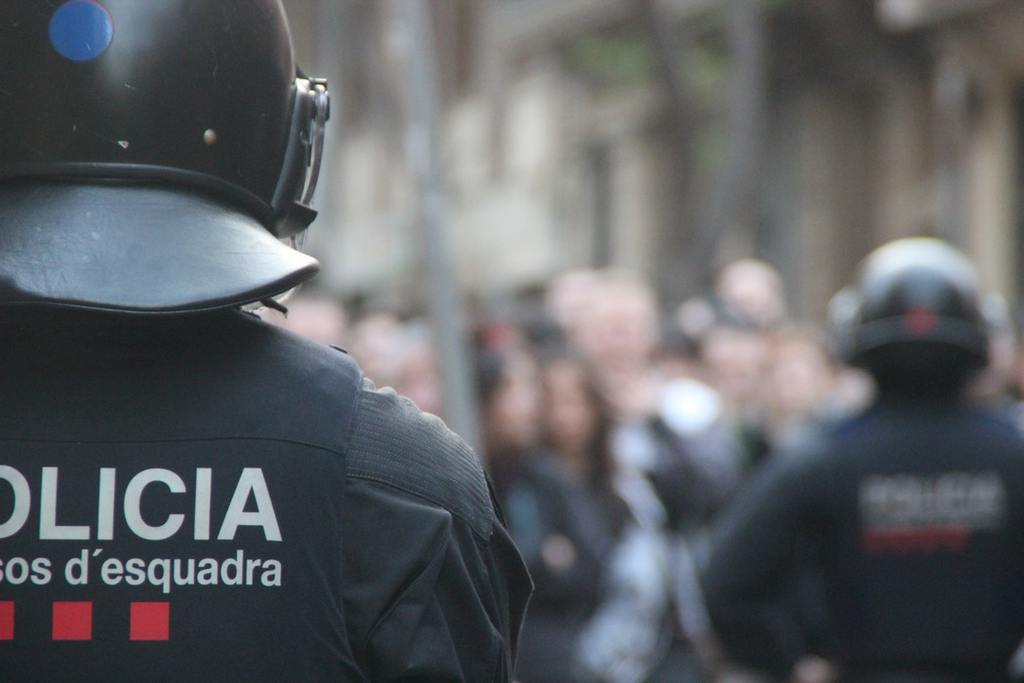 FOTOGRAFÍA. BARRIO LA SAGRERA (BARCELONA) ESPAÑA, 13.04.2019. Mitin electoral de VOX en el distrito de San Andrés de Barcelona. Ñ Pueblo (25)