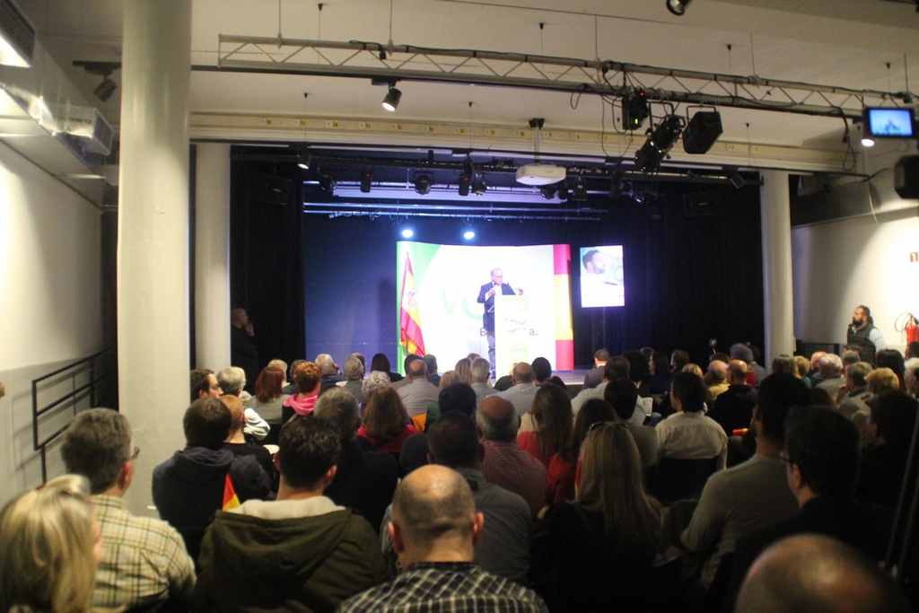 FOTOGRAFÍA. BARRIO LA SAGRERA (BARCELONA) ESPAÑA, 13.04.2019. Mitin electoral de VOX en el distrito de San Andrés de Barcelona. Ñ Pueblo