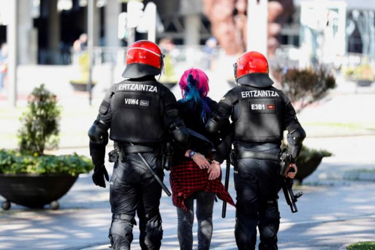 El independentismo proetarra hiere a 6 Policías y destruye a Bilbao por el mitin de VOX