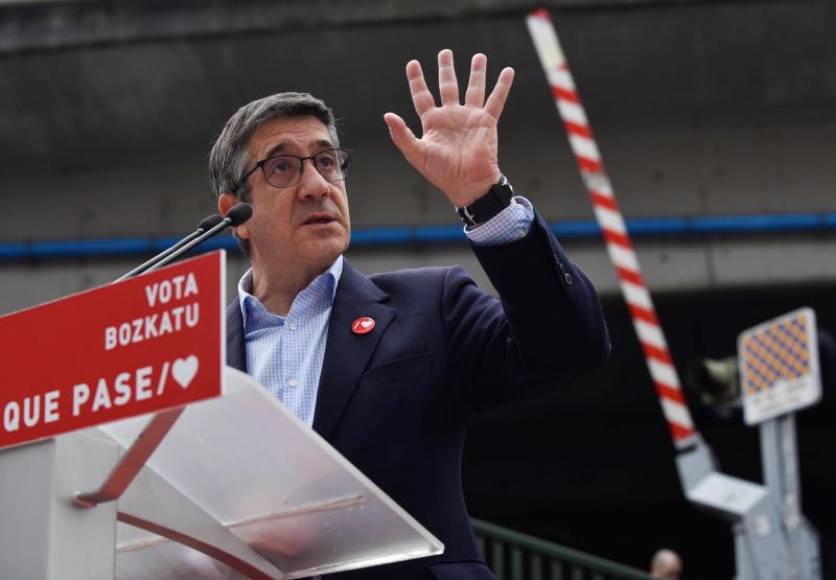 FOTOGRAFÍA. BILBAO (ESPAÑA), 15.04.2019. EL cabeza de lista socialista al Congreso por Vizcaya, Patxi López, durante su participación este lunes en un acto. Efe