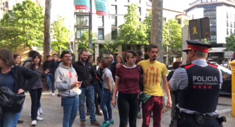 Vídeo. El candidato de VOX por Gerona, amenazado y perseguido por los CDR