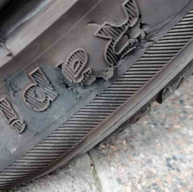 El independentismo destroza el neumático del coche del líder de VOX Hospitalet