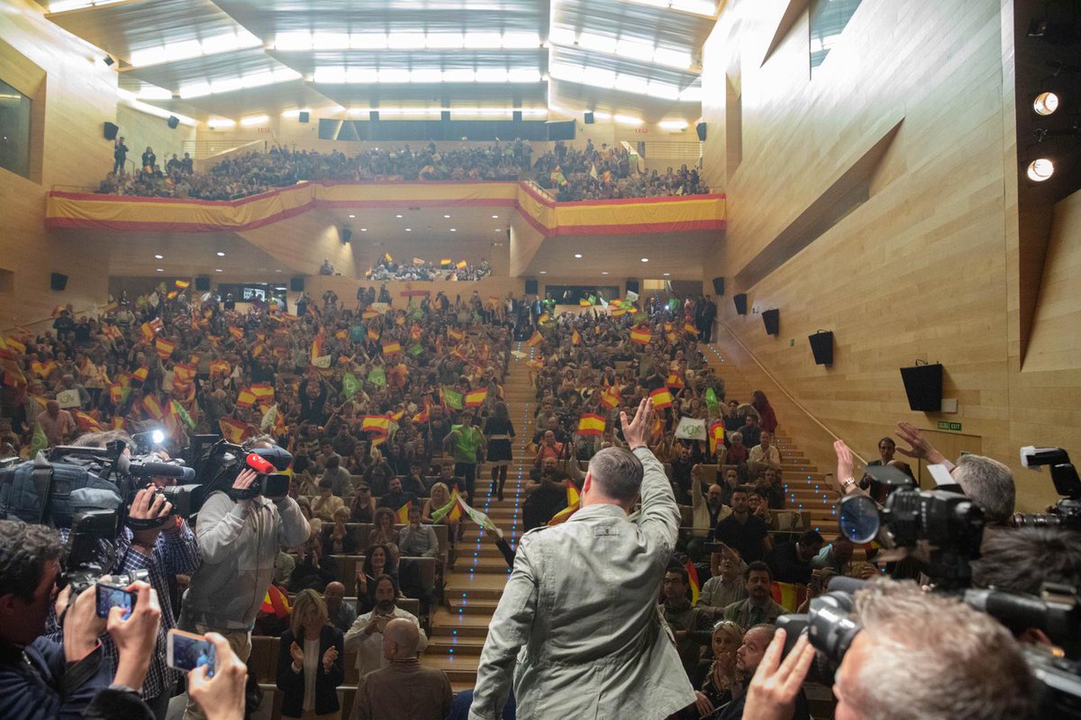 FOTOGRAFÍA. LOGROÑO (LA RIOJA) ESPAÑA, 02.04.2019. VOX, después de su conquista de Cataluña del fin de semana, su caballería rojigualda y verde ha continuado la revolución 'verde'. Ñ Pueblo