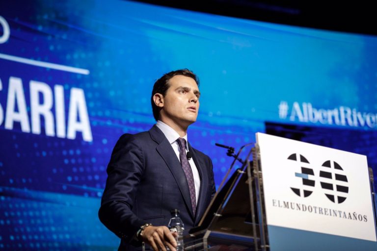 Rivera implantará una «asignatura obligatoria» que se llama «Constitución Española»