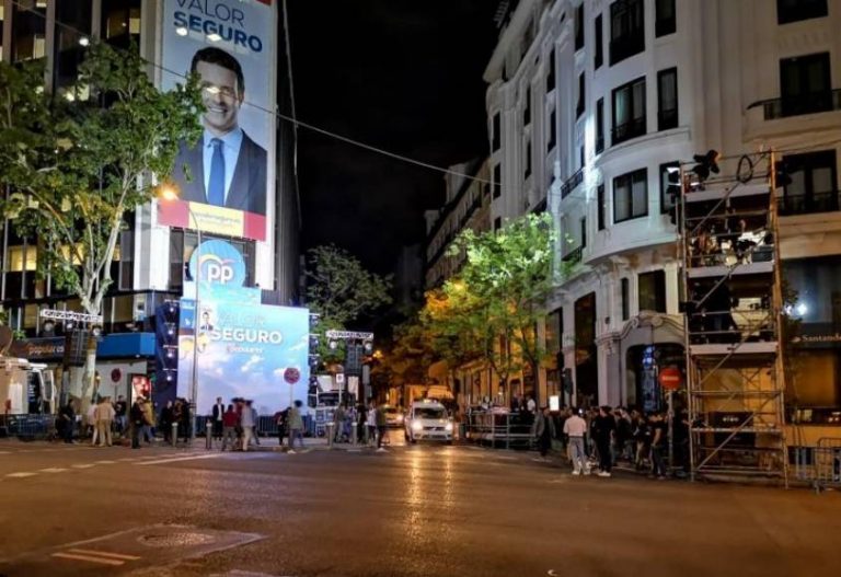 Silencio en la sede del PP a la que no han acudido los militantes