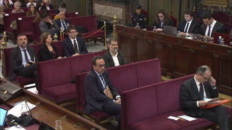 Los Mozos espiaron 271 veces a la Guardia Civil y Policía el 1-O y facilitaron el golpe