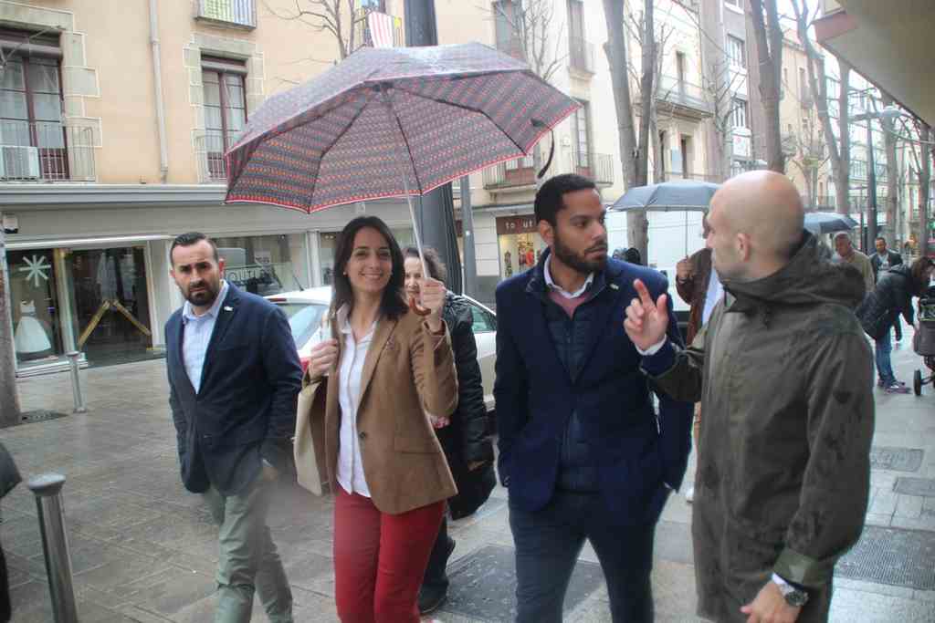 FOTOGRAFÍA. MATARÓ (BARCELONA) ESPAÑA, 09.04.2019. El cabeza de lista de VOX por Barcelona, Ignacio Garriga Vaz de Concicao, visita Mataró. Ñ Pueblo (8)_