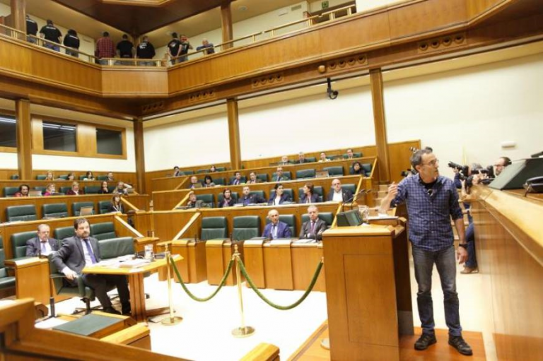 El PSOE se ha hecho el «hatakiri» al votar junto a etarras, una infamia