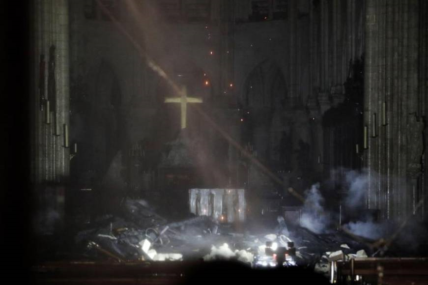 FOTOGRAFÍA. PARÍS (FRANCIA), 15.04.2019. Vista interior de la catedral de Notre Dame este lunes, en París (Francia). La catedral de Notre Dame de París. Efe