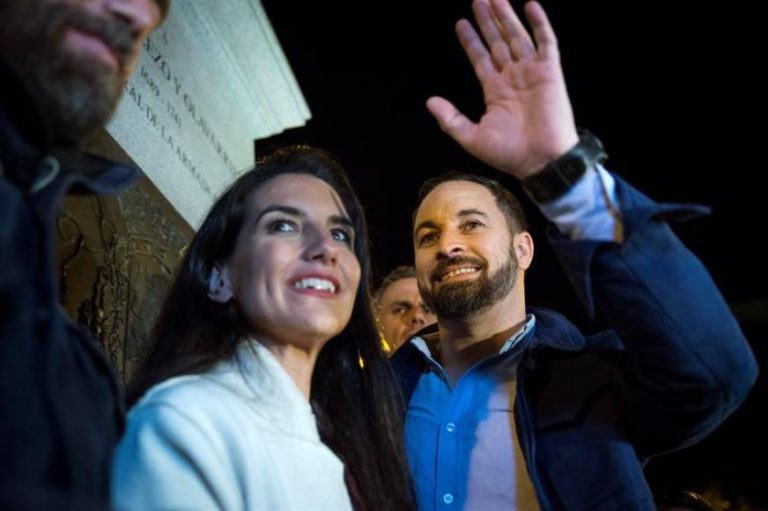 Abascal en Colón ante muchedumbre: «Se olfatea que habrá cambio histórico el 28A»