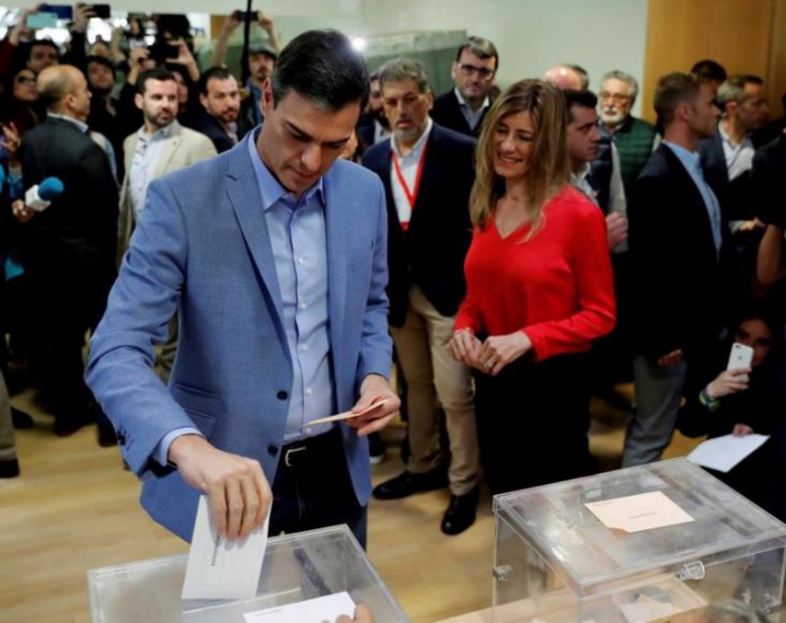 FOTOGRAFÍA. POZUELO DE ALARCÓN (MADRID) ESPAÑA. 28.04.2019. El presidente del gobierno Pedro Sánchez y su mujer Begoña Gómez. Efe.