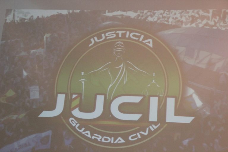 FOTOGRAFÍA. SAN ANDRÉS DE LA BARCA (BARCELONA), 24.04.2019. Los portavoces de «Asociación Profesional Para la Justicia Guardia Civil» (JUCIL), el secretario Nacional, Cristian Eric Marco, y la secretaria provincial, la catalana Milagros Cívico, presentan en Barcelona (JUCIL). Explican sus responsables en rueda de prensa que (JUCIL) nace para «luchar por los derechos socio-laborales de este colectivo y con un objetivo prioritario, lograr una equiparación salarial total y real». Lasvocesdelpueblo