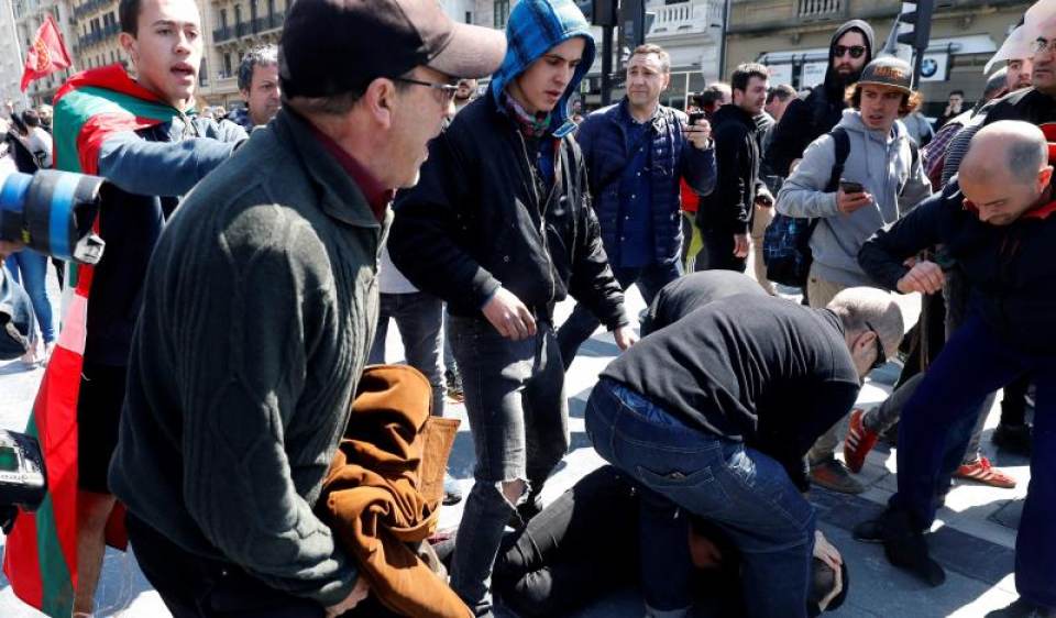 FOTOGRAFÍA. SAN SEBASTIÁN (ESPAÑA), 13.04.2019. VOX desafía al terrorismo independnetista en su bastión de San Sebastián. Los proetarras de EH Bildu. eFE