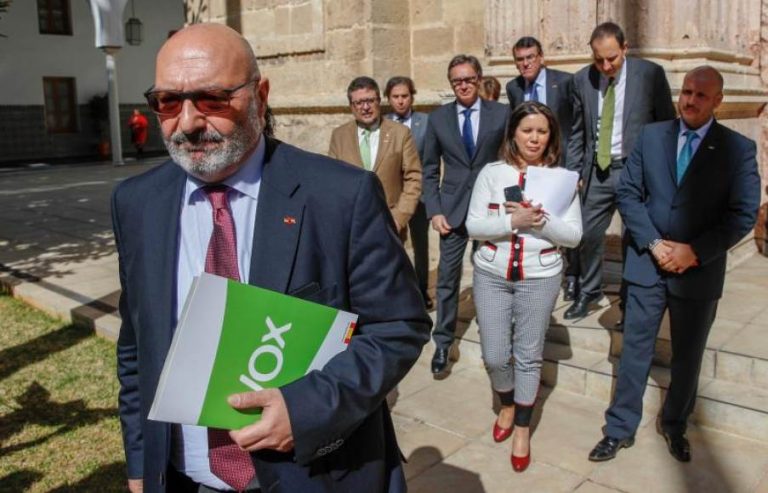 VOX denuncia maniobras de Cs y PP en Andalucía para mantener chiringuitos del PSOE