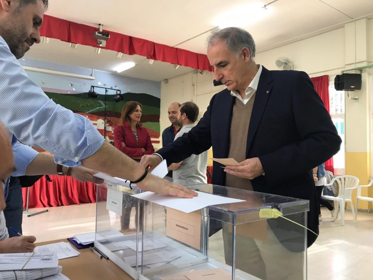 Valpuesta (VOX) pide «acudir en masa en las urnas para un cambio sin complejos»