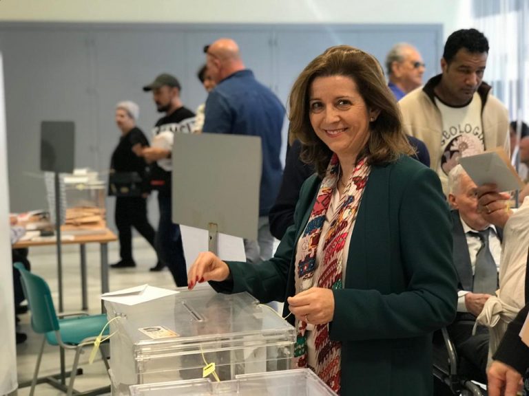 Maria José Piñero (VOX) vota «ilusionada» llamando a «votar con responsabilidad»