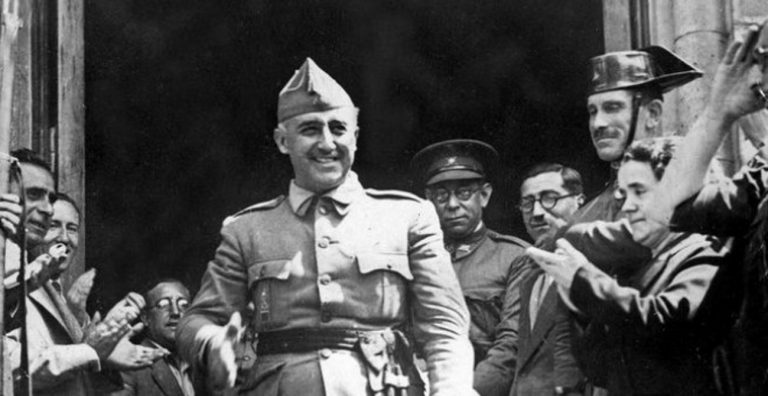 La Justicia impide a la familia Franco retirar la mayoría de los bienes del Generalísimo del Pazo de Meirás que reclama el Gobierno de Pedro Sánchez