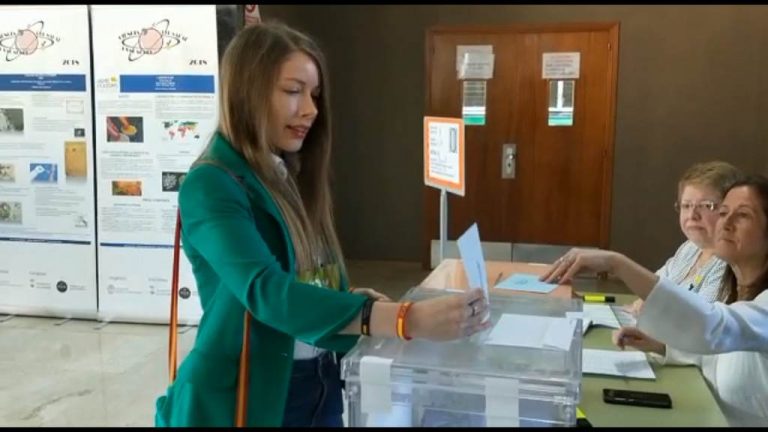 La candidata de VOX por Sabadell vota «por España» y su ciudad