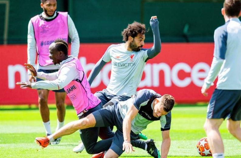 FOTOGRAFÍA, LIVERPOOL (REINO UNIDO), 30.05.2019. Los jugadores del Liverpool (i-d); el extremo senegalés Sadio Mané, el extremo egipcio Mohamed Salah. Efe