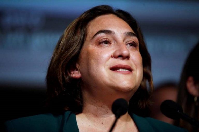 Ada Colau llora porque su futuro depende de un pacto en Madrid entre Sánchez y ERC