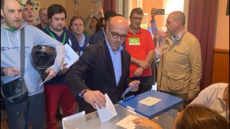 Buxadé (VOX) vota entre aplausos para traer la «España Viva» al Parlamento Europeo