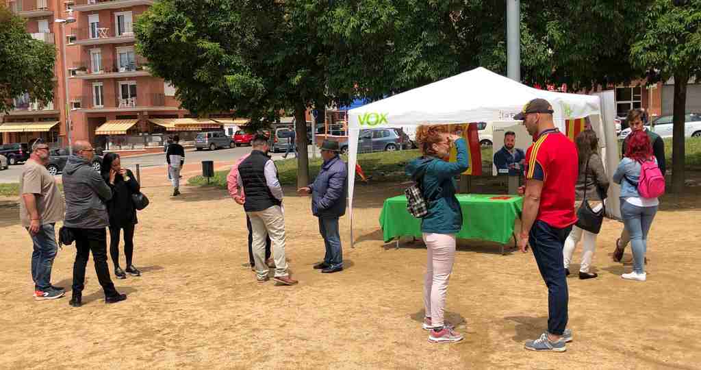 FOTOGRAFÍA. BLANES (GERONA) ESPAÑA, 19.05.2019. VOX Blanes y su equipo de campaña electoral, liderado por su candidato a la alcaldía de Blanes. Ñ pueblo