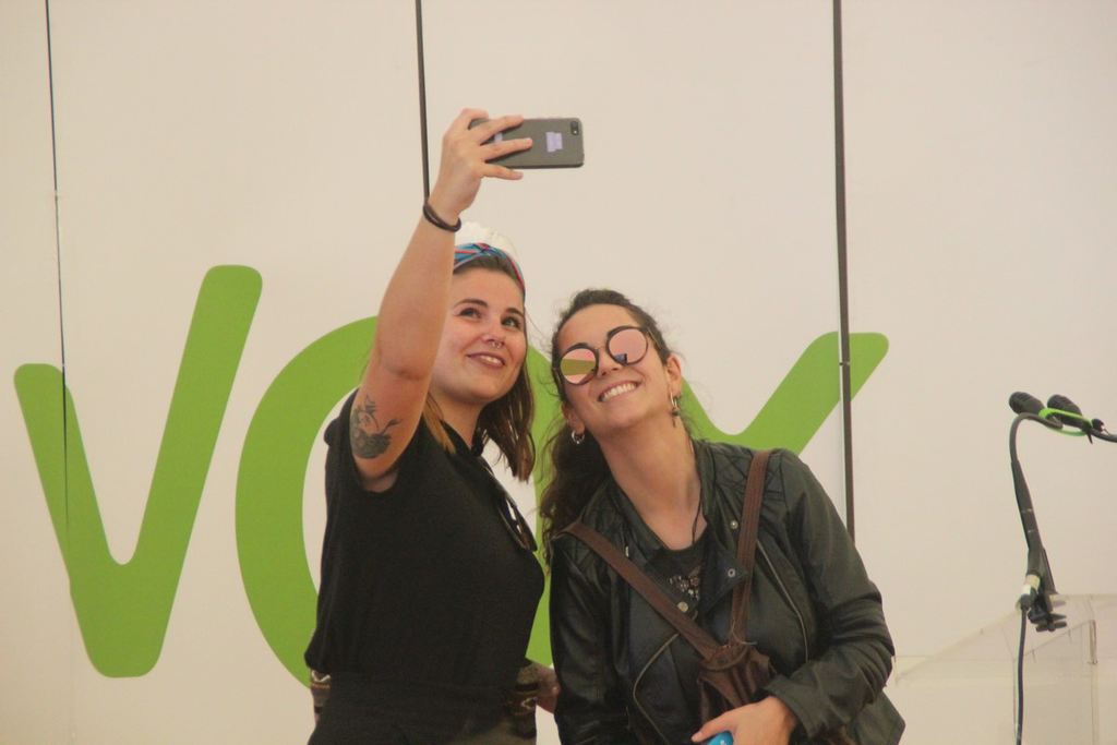 FOTOGRAFÍA. CASETA DE VOX EN LA 48ª EDICIÓN DE LA FERIA DE ABRIL DE CATALUÑA 2019 EN BARCELONA (ESPAÑA), 01.05.2019. Diputados andaluces visitan la caseta de VOX en Barceloa. Ñ Pueblo (5)_