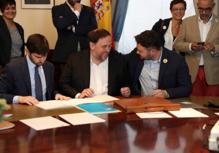 Los presos del Procés recogen sus actas en el Congreso y vuelven en prisión